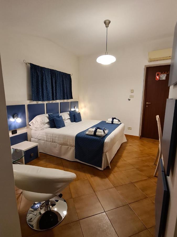Albis Rooms Guest House Fiumicino Exterior photo